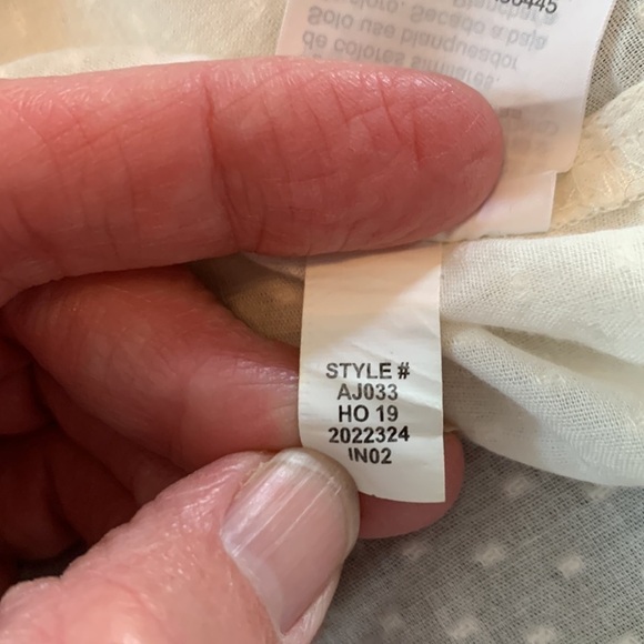 𝅺J Crew cream long sleeve medium top - Picture 7 of 9